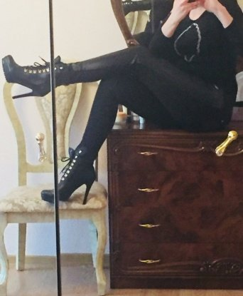 💋💫 Я живу в Москве, и могу быть твоей идеальной компаньонкой, как на вечеринке или деловом мероприятии, так и в уютной обстановке для интима. 🌹✨ Мои услуги охватывают все твои сексуальные предпочтения, я готова на все, чтобы удовлетворить тебя. ⚡️🔥 Кроме того, у меня есть отличные отзывы, которые подтверждают мою незабываемую способность доставить истинное удовольствие и наслаждение каждому моему клиенту. 💯🌟 Не упускай возможность окунуться в мир страсти, встретившись со мной! Посмотри мои фото ниже и позвони мне прямо сейчас! 📸📞💕 Танюшенька